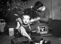 Se sestrami Janou a Helenou, Stará Boleslav, asi 1958