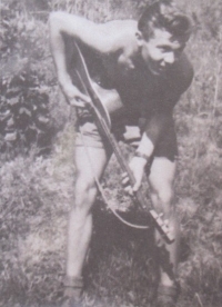 Se svou oblíbenou kytarou, 1947