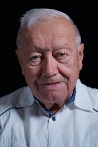 Leo Schön při natáčení v roce 2025