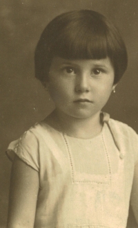 Nevlastní sestra pamětníka Hana Jelínková