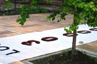Bandera "30.000 detenidos-desaparecidos" en frente del Club Atlético (Buenos Aires)	