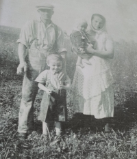 Rodina Tálských (uprostřed Narcis Tálský)
