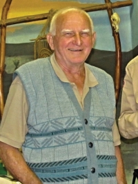 Zdeněk Beran během sněmu skautského střediska Brána Lovosice v klubovně, rok 2016