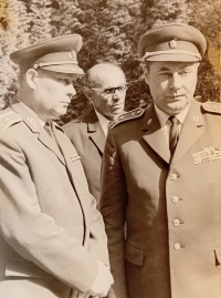 Ján Bačkovský během návštěvy francouzského Neuville v roce 1968, odhalení památníku padlých  