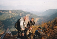 Doprovod odborné exkurze, Jaromír Gebas první zleva, vedle něj stojí Ing. Zdeno Pochop ze Slovenského ráje, Zlaté návrší -Labský důl, 1998