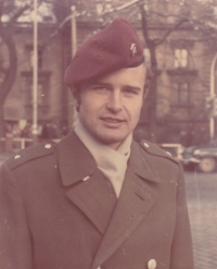 Délesloužící – cestou na dovolenou, Praha