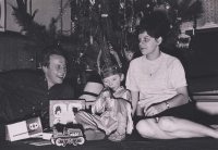 Roman Ráček s tatínkem a maminkou, Brno, Vánoce 1966