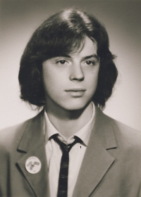Roman Ráček na fotce pro maturitní tablo, Brno, 1981/82