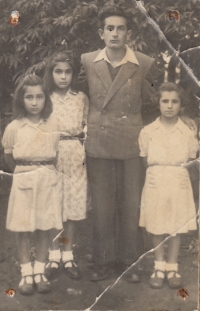 První zprava maminka Vasiliki (Papaioanidu) v Řecku