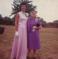 Marie Mašíková, tatínkova sestra z Ameriky, a vedle ní její dcera