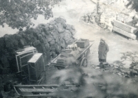 Pražské povstání z oken rodiny Škvorových, květen 1945 (autor fotografie je otec pamětníka)