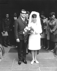Novomanželé Karel Sedláček a Jarmila Sedláčková, rozená Böhmová, 1966