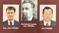 Jan Průša (vlevo), dědeček Jan Průša (uprostřed) a Jiří Průša (vpravo) – foto z hotelového letáku 1991