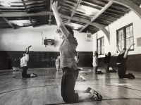 Olga Fikotova practicing in the USA, 1970s