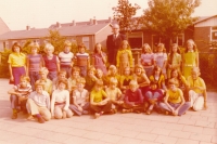 Peter Morée in school photo, second row, second from the left, 1976
