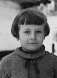 Zdeňka Stejskalová v roce 1943
