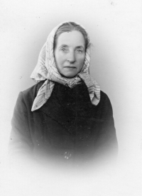 Babička pamětnice Kateřina Rudišová, 40. léta 20. století