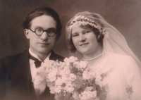 Karfíkovi, prarodiče z otcovy strany, svatební fotografie, asi 1930