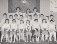 Marie Fejtková nahoře vlevo jako vedoucí Pionýra, 80. léta