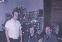 Bratr Jiří s rodiči, počátek 70. let