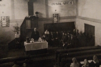 Evangelický kostel v Hradišti, interiér. Zde více než 60 let hrál na varhany tatínek Ladislav Smetánka