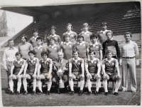 útočník Igor Frič, Slovan Bratislava, dolný rad druhý zľava 