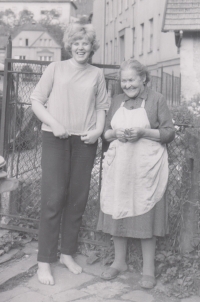 The witness with her great-aunt Anna Piffl in Kerhartice near Ústí nad Orlicí