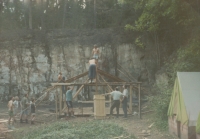 Budování tábora na Zlaté skále po požáru, 1998