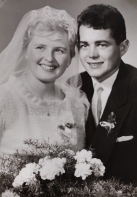Vanda a Antonín Tomáškovi, svatební foto, Plzeň, 25. srpna 1962