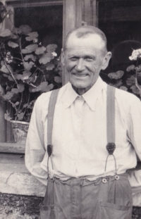 Tatínek František Kotland v Plačicích, 1958