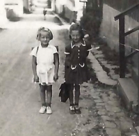 Květuše Plášilová (right) with a classmate on their way to school, 1952