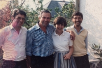 Manfred, Jindřich (manžel pamětnice), Eberhard a Helga Mühlbergerovi - pouze Jindřich zůstal po vysídlení pohraničí v Česku