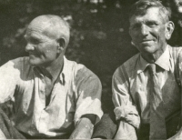 Otec Václav a jeho bratr Norbert Prejda na fotografii z roku 1959