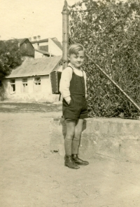 Josef Vlasák jde do 1. třídy, 1940