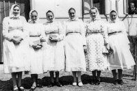 Misses from Svatá Helena in Banat, 1972, the witness´s wife Barbora Klepáčková, fourth from the left