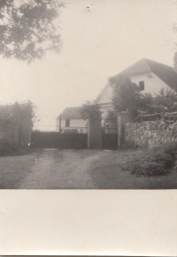 Statek v Poříčí, vstupní brána