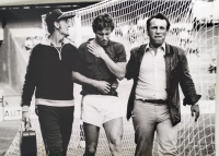 hráč Sparta Praha, zlomená kľučná kosť 