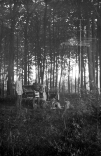 Táboření s vysílačkou v lese nedaleko Berlína, přelom 70. a 80. let