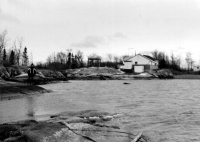 Služební domek na břehu jezera v Kanadě