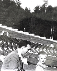 Jan Procházka se synem, lochotínský amfiteátr, Plzeň 1963