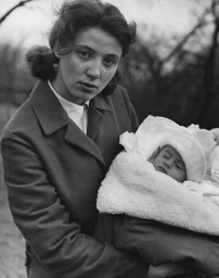 S dcerou Monikou, 1965