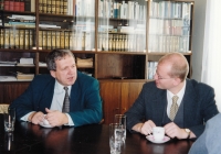 Bohuslav Sobotka s ředitelem Jiřím Vlčkem na návštěvě gymnázia v Bučovicích