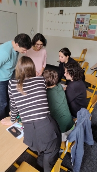 Tým ze ZŠ Elišky Krásnohorské nahrává pamětnici, Ústí nad Labem, říjen 2024