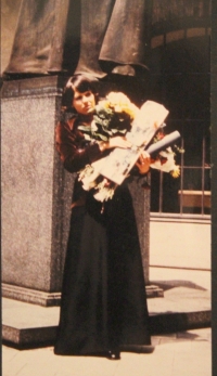 Jana Pekárková, graduation, 1974