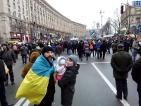 Olha Birzul se svou dcerou Zakharíou během Revoluce důstojnosti. Foto: Viktor Onyskо. 8. prosince 2013