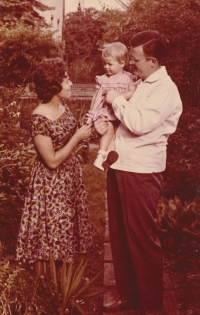 Zuzana Vlčková with her parents, 1960