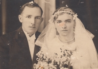 Svatební fotografie rodičů, Rudolfa Šabaty a Růženy, rozené Denemarkové, 1935