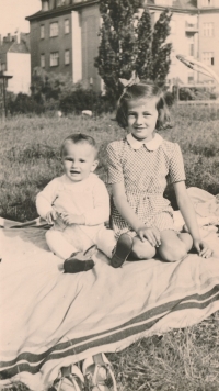 Jarmila Přibylová with brother at Pankrác, 1946