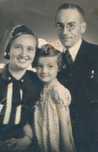 Jarmila Přibylová with parents, 1944