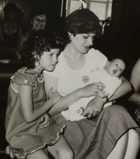 Jana Zítová se svými dcerami